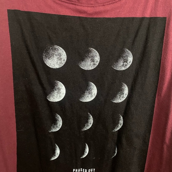 Old Navy Red Graphic Sleeveless Tank Top - Picture 2 of 4